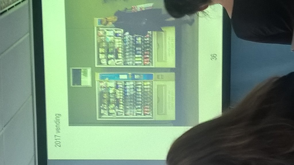 .@monashuni now has healthy vending machines with 50% green choices 30% amber and 20% red choices. Well done!