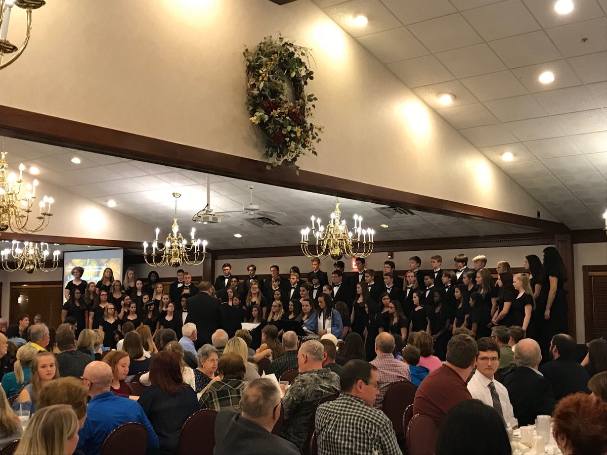Hilliard_Darby's tweet photo. 2017 Supper with the Singers at Der Dutchman https://t.co/IIMEfKls2H