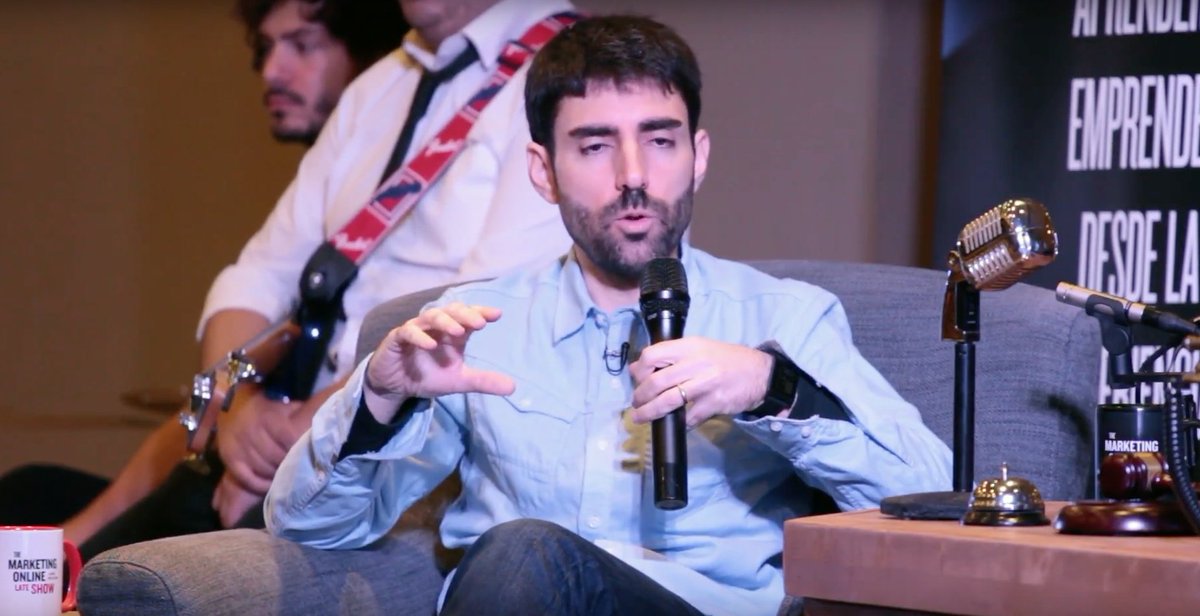 ramonaraujo_es's tweet photo. Una cosa @joanboluda es cosa mia o @vanacco en tu evento de eyer #emo17 tiene una "M" en el bigote....... https://t.co/nEtXSy7M4x