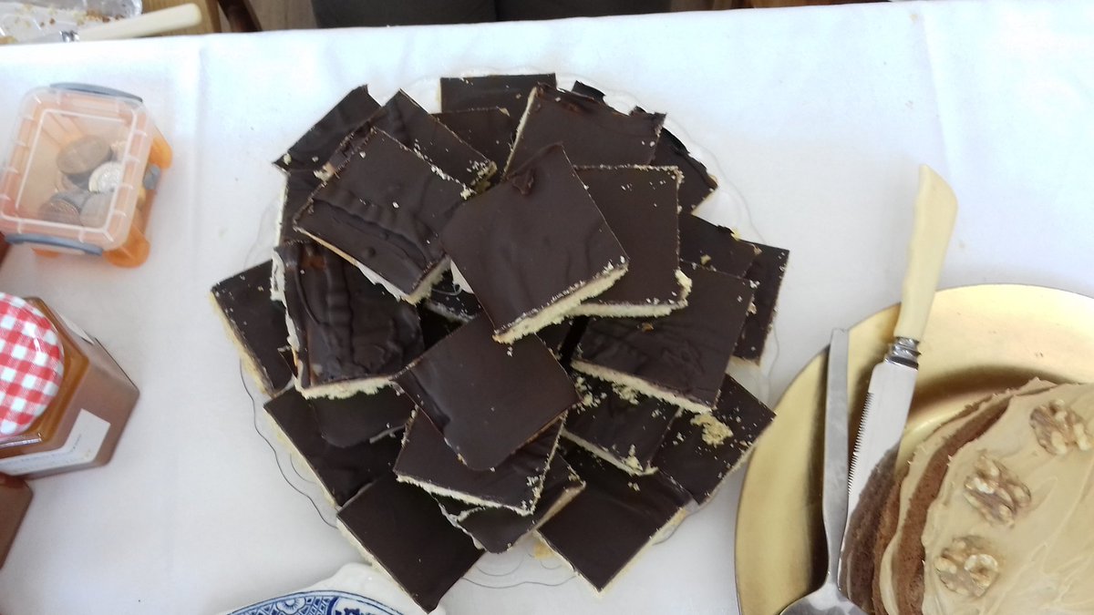 FGCWales's tweet photo. We're Bristol's homebaking company, specialising in vegan cakes and same day delivery. #SmartNetworking #cakeod https://t.co/YJcLzPdXgT