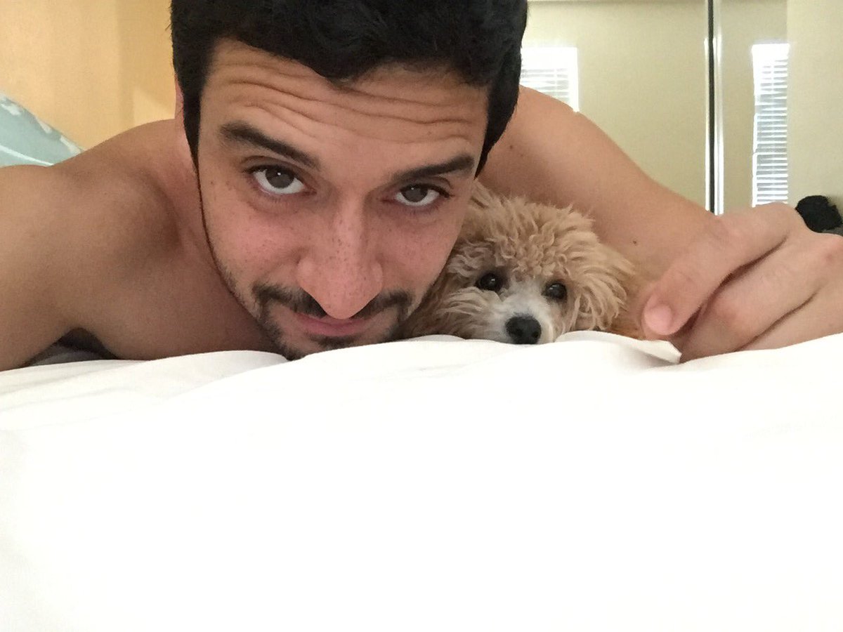 letrang_'s tweet photo. @work and ozanator sends this photo from my bed! 💓 https://t.co/LO9V2MGr0a
