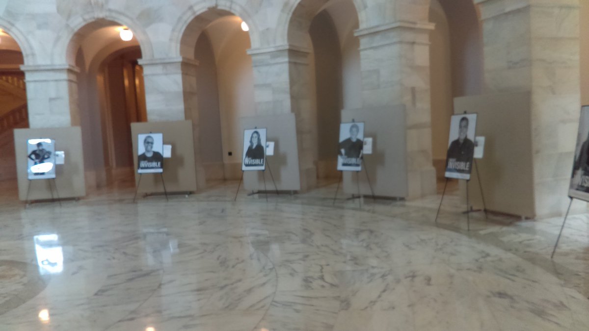 odvawvc's tweet photo. @OregonDVA #IAmNotInvisible at the Russell Senate Bldg in the Rotunda until Friday. #womenproudlyserved  #IANI #womenveterans https://t.co/xAUAifmXu6
