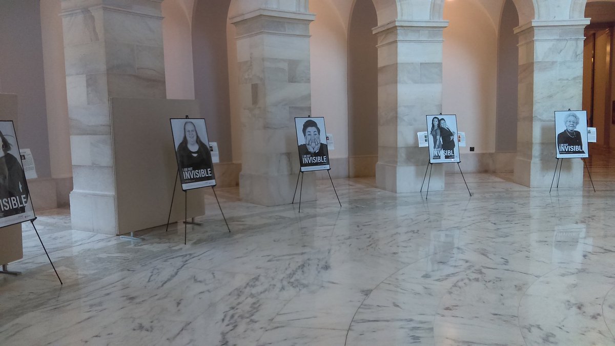 odvawvc's tweet photo. @OregonDVA #IAmNotInvisible at the Russell Senate Bldg in the Rotunda until Friday. #womenproudlyserved  #IANI #womenveterans https://t.co/xAUAifmXu6