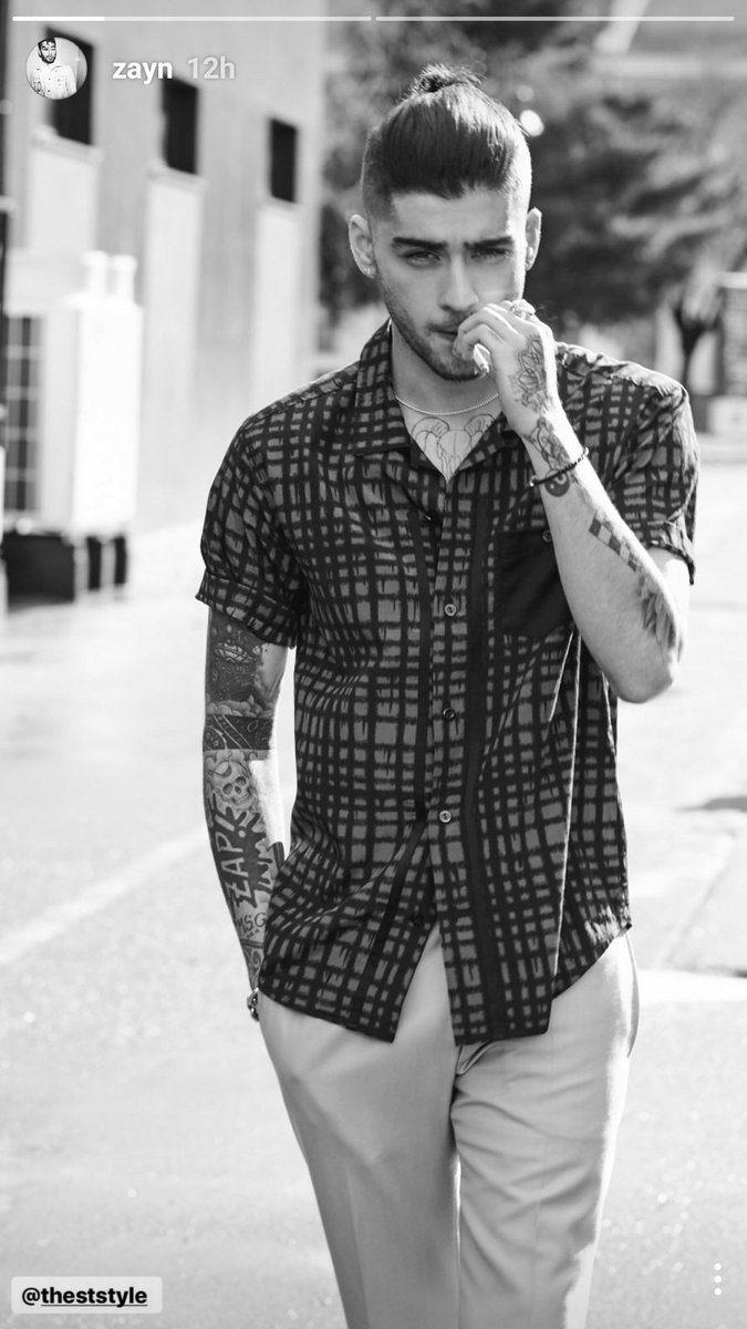 zjm_strong's tweet photo. Let's vote hard for our king 

#PopCraveJingleBellsAwards ZAYN https://t.co/XPCF3in2f7