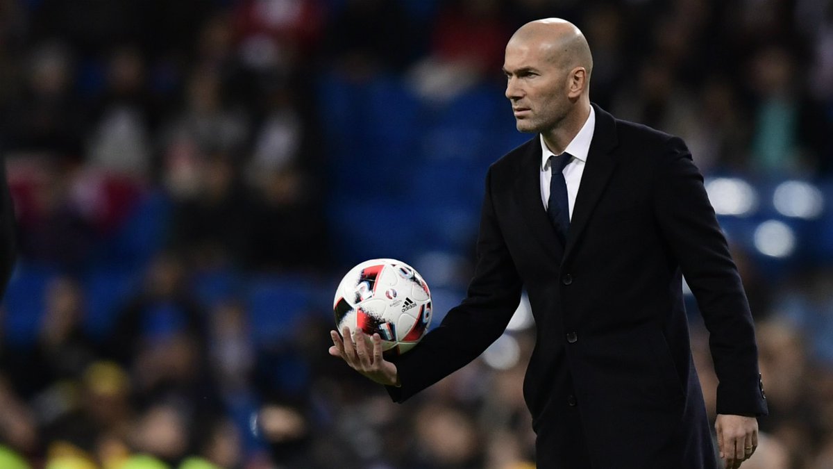 2010MisterChip's tweet photo. Os presento al PRIMER HOMBRE en TODA la historia del fútbol elegido por FIFA mejor jugador (3 veces) y mejor entrenador (1 vez) del mundo. https://t.co/NnOHltpcol