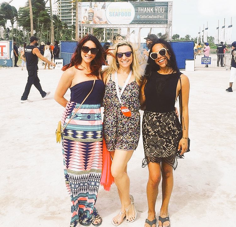 AprilLonghitano's tweet photo. Amazing time reuniting with these beautiful souls @SobeSeafoodFest πΈπ»π¦βοΈππ΄π«
#the305 #sobestyle #miamiheat #sunshinetosoothethesoul #myloves https://t.co/wSEDthVzEK