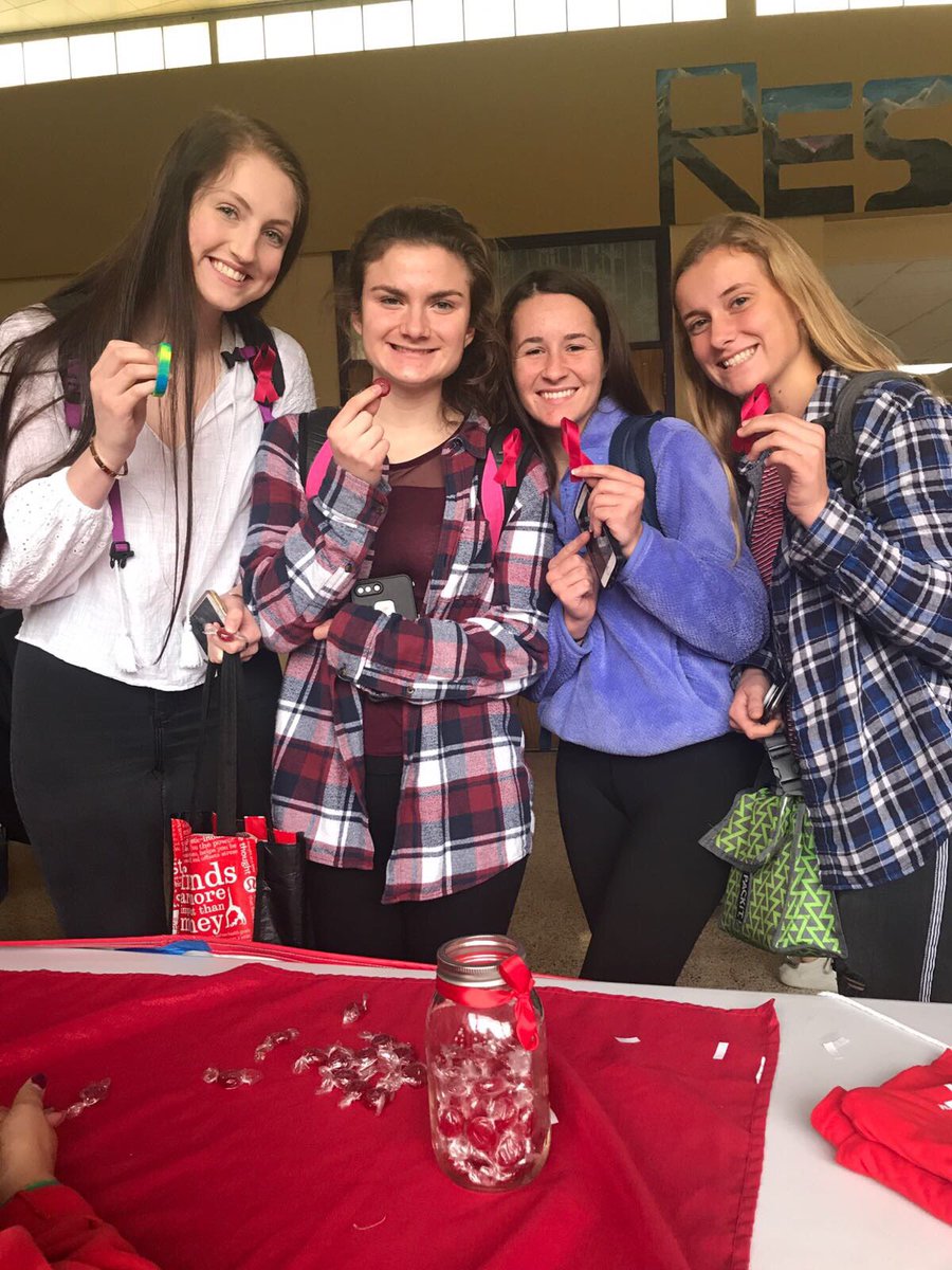oconSADD's tweet image. we gave away every single ribbon we had today during lunch!!! remember to wear your ribbons all week #RedRibbonWeek #MondayMotivation