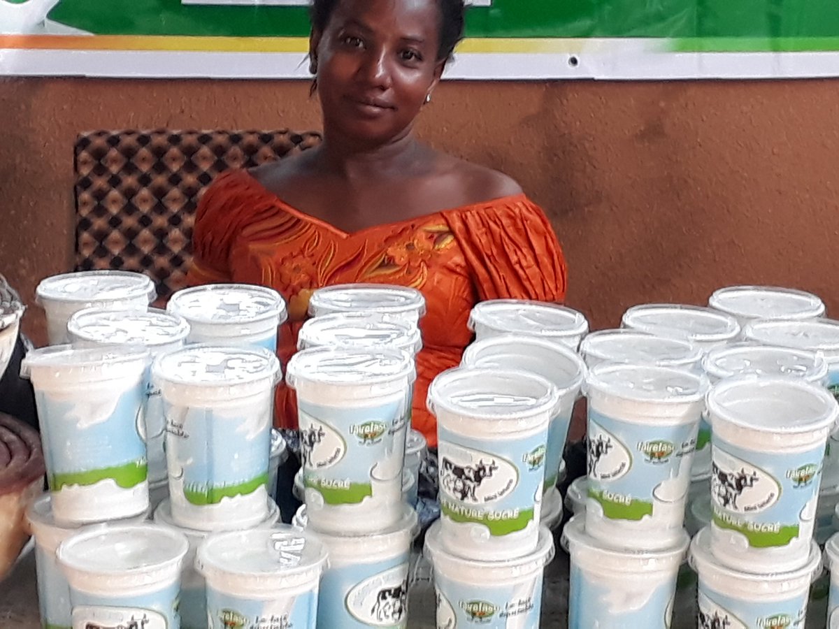 CisseLimam's tweet photo. Le RBM célèbre le lait local en collaboration avec l'union nationale des laiteries du Burkina pendant 72h à Ouaga https://t.co/bX4pNwCML8
