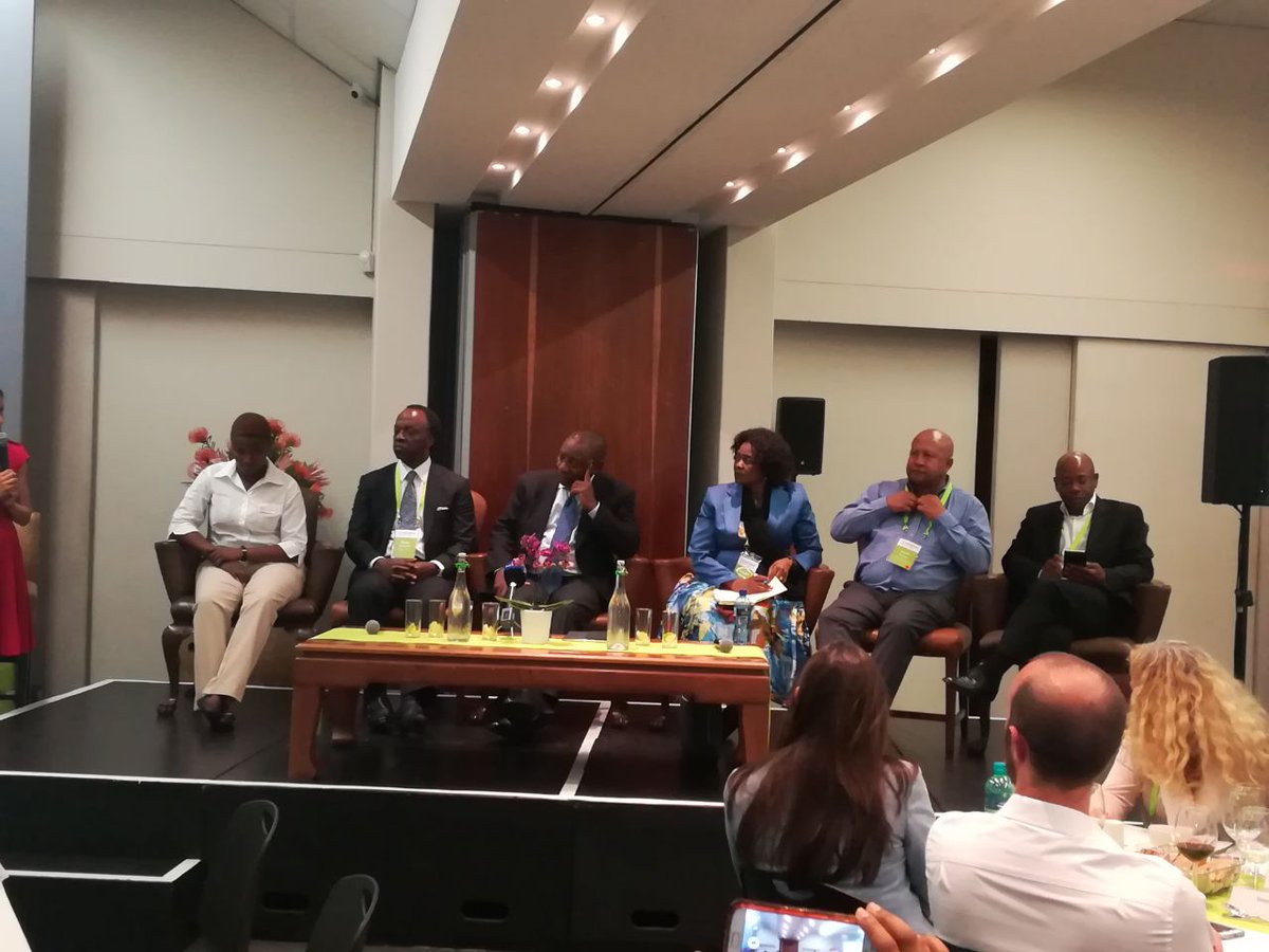 Min_Secretary's tweet photo. Deputy President and @HigherEduGovZA Minister @ProfMkhize responding to the private sector during a gala dinner @HarambeeSolutionsExchange https://t.co/DBwsK1AZl5