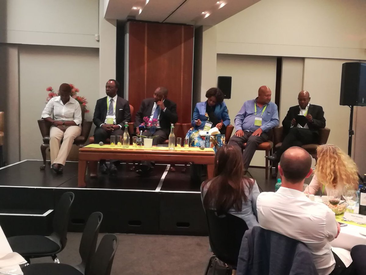 Min_Secretary's tweet photo. Deputy President and @HigherEduGovZA Minister @ProfMkhize responding to the private sector during a gala dinner @HarambeeSolutionsExchange https://t.co/DBwsK1AZl5