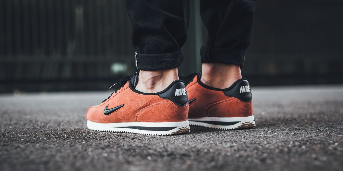 peach nike cortez