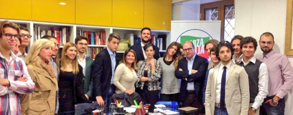 figiovanilazio's tweet photo. Siamo in #PrimaLinea per #OstiaAlVoto e #AgendaRoma2017! #NonCiFermiamoMai @AngieCalabria @Antonio_Tajani @ForzaItalia_RM @berlusconi https://t.co/MuYCFGliY4