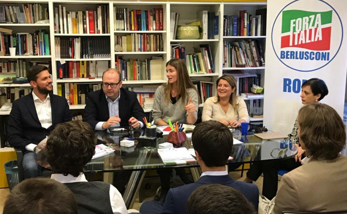 figiovanilazio's tweet photo. Siamo in #PrimaLinea per #OstiaAlVoto e #AgendaRoma2017! #NonCiFermiamoMai @AngieCalabria @Antonio_Tajani @ForzaItalia_RM @berlusconi https://t.co/MuYCFGliY4