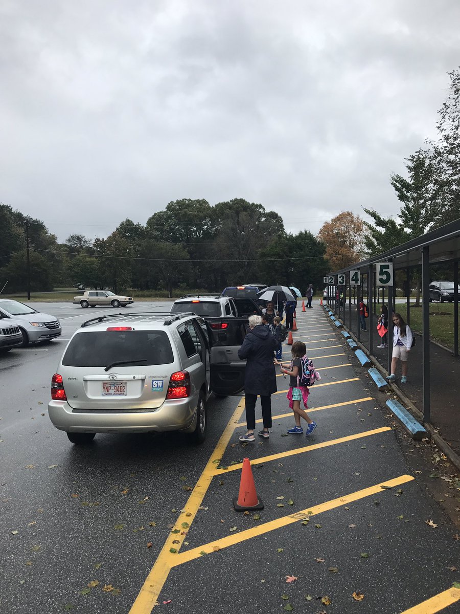 mr_marckel's tweet photo. One thing I love about @SouthwestES - every AM & PM we have staff who greets students at their car doors. #servicementality #wsfcscv https://t.co/eQE85KVStF