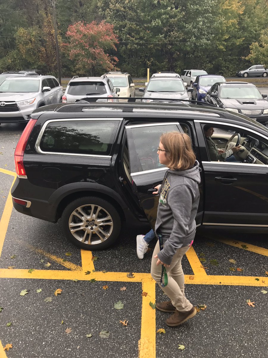 mr_marckel's tweet photo. One thing I love about @SouthwestES - every AM & PM we have staff who greets students at their car doors. #servicementality #wsfcscv https://t.co/eQE85KVStF