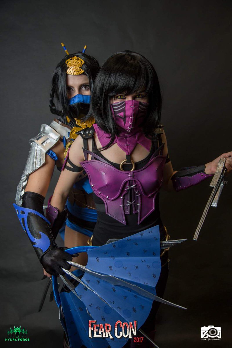 ElainSilver's tweet photo. Beware of us #Fearcon #Kitana #Mileena #MortalKombat #MKX #Cosplay @FearConDE https://t.co/8JjrJlNtra