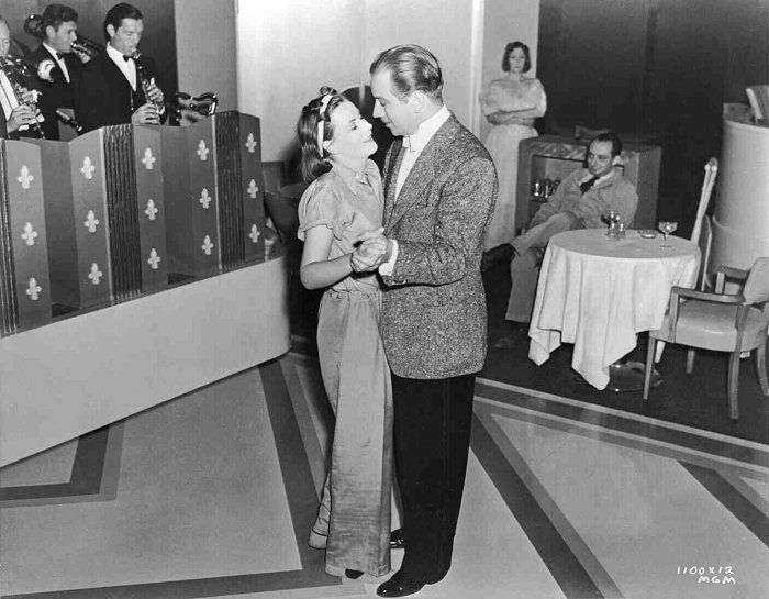 ClassicalCinema's tweet photo. Greta Garbo and Melvyn Douglas on the set of NINOTCHKA https://t.co/HwECcTSikx