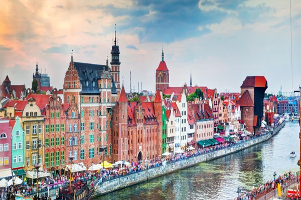 airglasgow's tweet photo. Wizz off to Europe from just £19! Fly @wizzair from Glasgow Airport to Budapest, Gdansk, Katowice &amp; more

https://t.co/OL8McWGqsJ https://t.co/bCt64aA2Jg