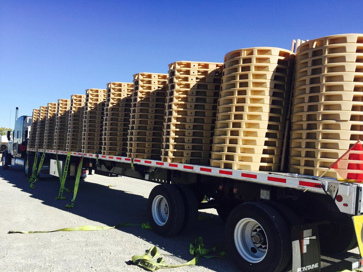 Murray_Services's tweet photo. Today, we celebrated with our employees after shipping out the 100th semi-load of TuffBases!
#murray #TuffBase #teamwork https://t.co/kKLOL48Gu0
