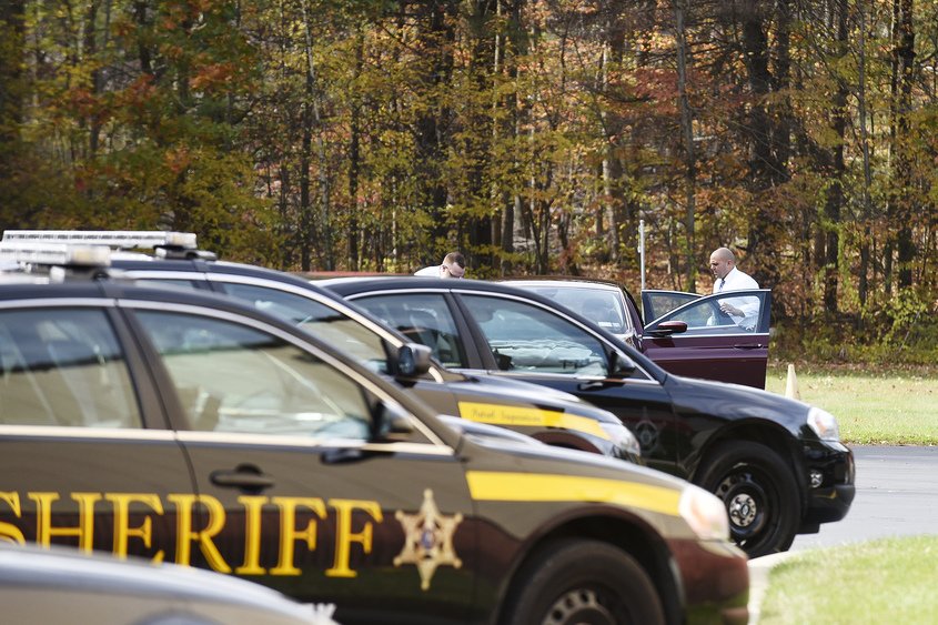 #UPDATED: #Saratoga schools begin dismissal after report of possibly armed teen. dailygazette.com/article/2017/1…