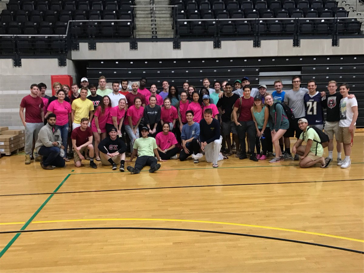 UMDGammaPhiBeta's tweet photo. We had a great time helping #TerpsAgainstHunger yesterday to kick off Homecoming with @ThetaChi_UMD and @PhiPsiMaryland! https://t.co/1urjocGjeE