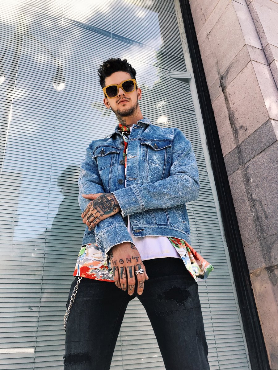 travismills's tweet photo. woah https://t.co/9gnzAvnBL9