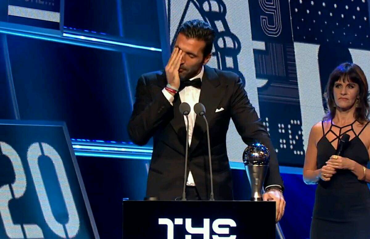 TigreReax's tweet photo. Gigi Buffon: "Para mi es increíble ganar este premio a mi edad (39). Gracias a todo lo equipo". https://t.co/a1yEdOTFVO