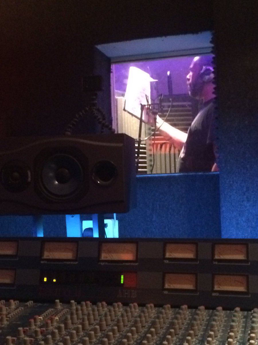 bones_idle's tweet photo. Laying down vocals for our ep #idlebones #ep #brightonrock https://t.co/soyUVDWjZZ