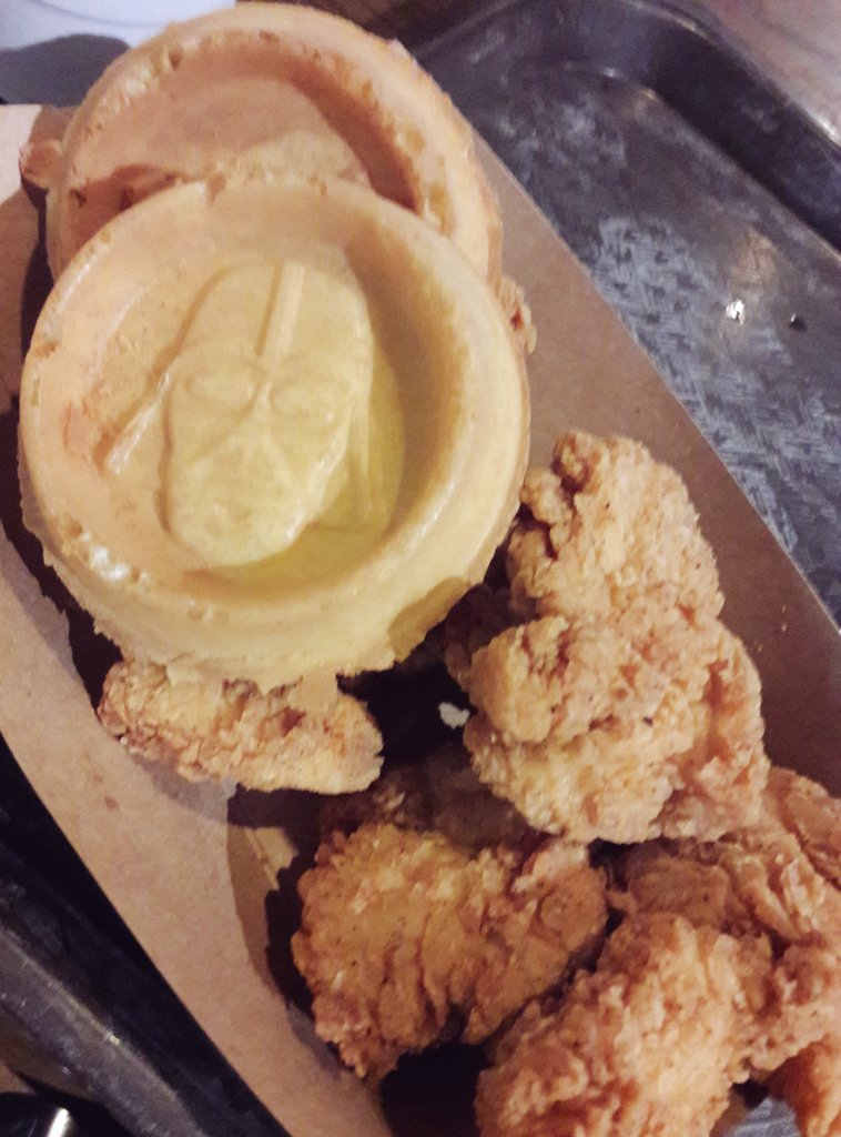PancakeGabi's tweet photo. Padawan Limeade with Darth Vader waffles and chicken! Nom nom! 😄 #wdw #HollywoodStudios #WDWLarty https://t.co/DjjLdtUUSB