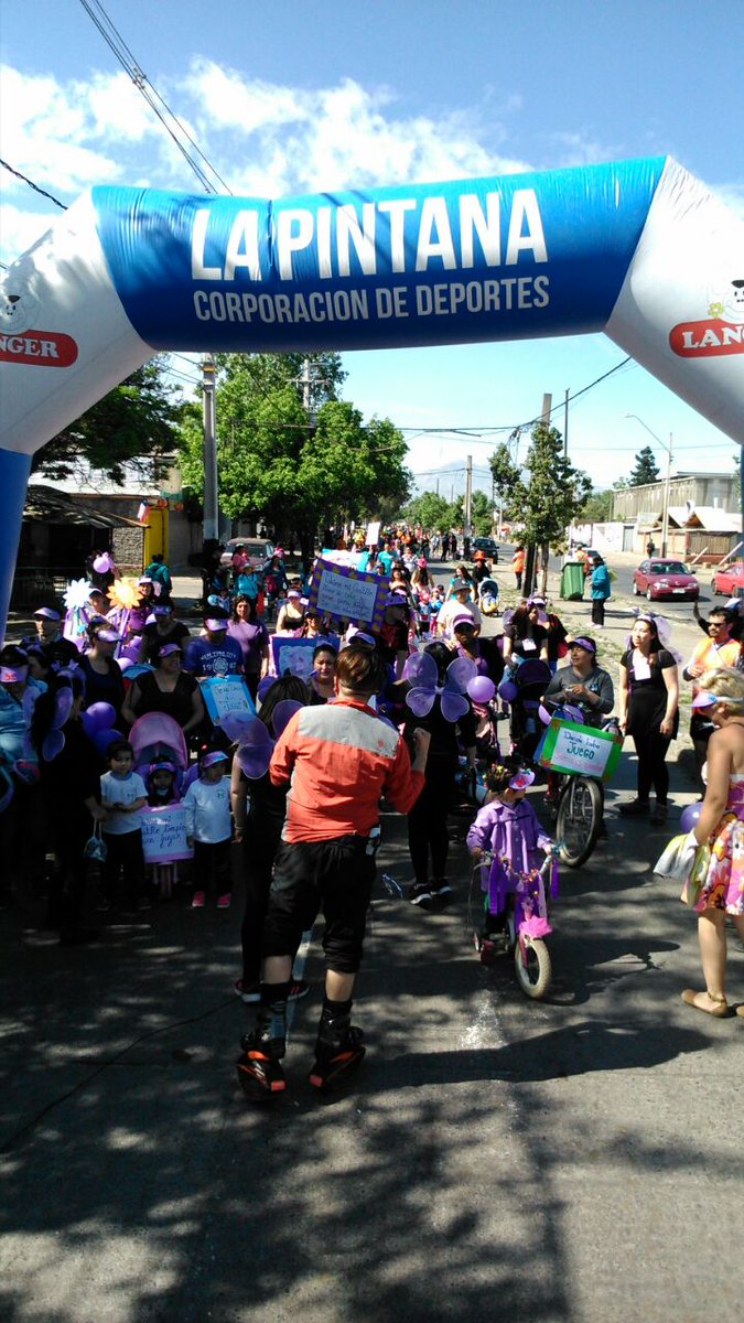 unidaddeplanes's tweet photo. ¡Esta mañana, apoyando la caminata por las olimpiadas infantiles "Calza por tus Derechos" de @MuniLaPintana junto al Osito Gominola! 👦👧 ¡Apoyando y cimentando el camino de #PlanElCastillo! @ortegahernan @Orrego @IntendenciaRM https://t.co/OSfGJxiXpM