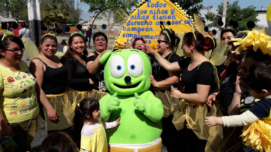 unidaddeplanes's tweet photo. ¡Esta mañana, apoyando la caminata por las olimpiadas infantiles "Calza por tus Derechos" de @MuniLaPintana junto al Osito Gominola! 👦👧 ¡Apoyando y cimentando el camino de #PlanElCastillo! @ortegahernan @Orrego @IntendenciaRM https://t.co/OSfGJxiXpM