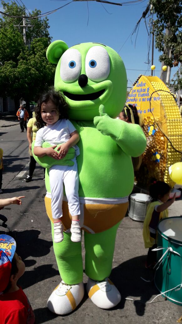 unidaddeplanes's tweet photo. ¡Esta mañana, apoyando la caminata por las olimpiadas infantiles "Calza por tus Derechos" de @MuniLaPintana junto al Osito Gominola! 👦👧 ¡Apoyando y cimentando el camino de #PlanElCastillo! @ortegahernan @Orrego @IntendenciaRM https://t.co/OSfGJxiXpM