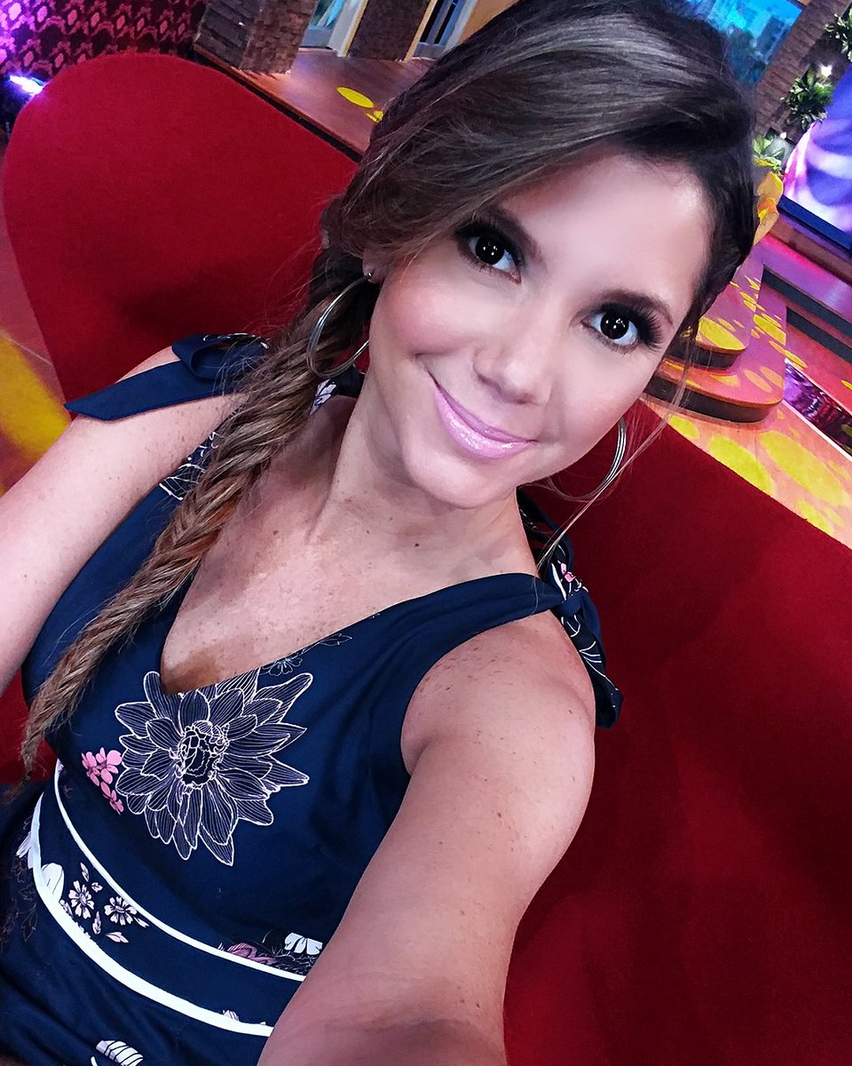 alexandrahorler's tweet photo. Buen inicio de semana para todos!!!! https://t.co/c4V6P76jA8