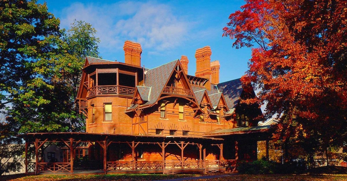 CTvisit's tweet photo. From haunted historic sites to zip lining, and even a romantic weekend getaway, #FindFallFaster w/ a visit to CT: https://t.co/0rzbrpo0w2 https://t.co/cvjus65hka