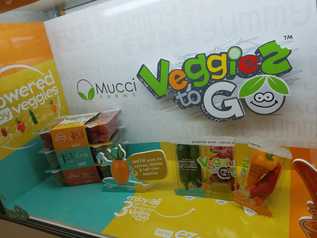 HeatherLMcCurdy's tweet photo. Love how companies like @MucciFarms are making mid-sized packs. Easy prep for healthy lunches! #TeamFreshSummit #FreshSummit https://t.co/sl8QVXrbHO