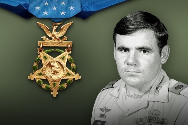 fox12oregon's tweet photo. WATCH LIVE: @POTUS awards Medal of Honor to @USArmy vet https://t.co/ln6vGzInbF https://t.co/KZSZVsmy31