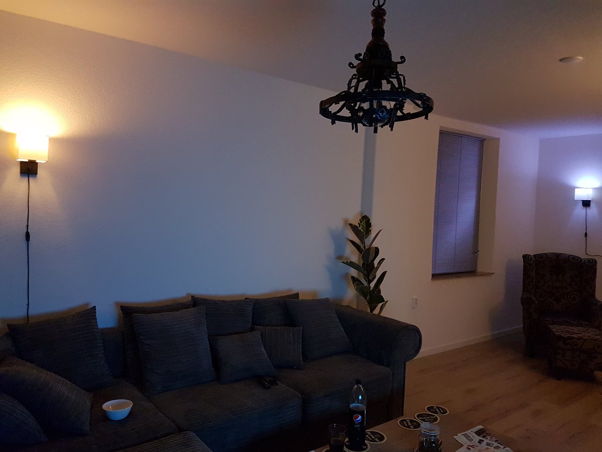 Gezellige sfeer in huis gebracht met #PhilipsHue verlichting. Echte aanrader, werkt als een zonnetje! #insidersphilipshue