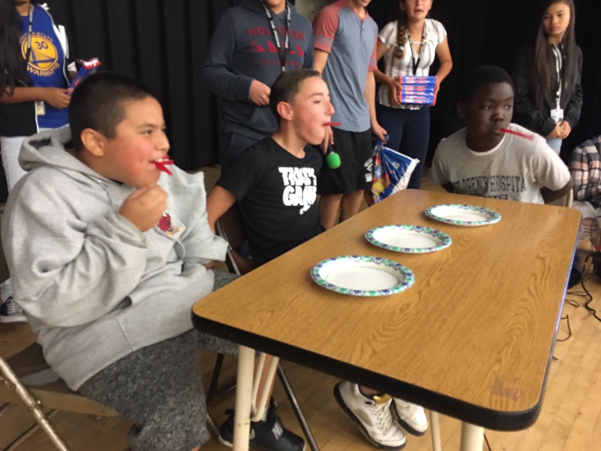 EdmsToros's tweet image. @RedVines eating contest for #RedRibbonWeek2017! @EdmsToros #firstlunch #spiritweek #torofamily #yourfutureiskeystaydrugfree
