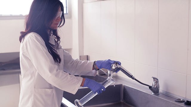 LabManager's tweet photo. "The right detergent makes all the difference in cleaning glassware.” https://t.co/iZ09oYIteZ #labglassware #glasswarewashers https://t.co/fPR0QGhooT