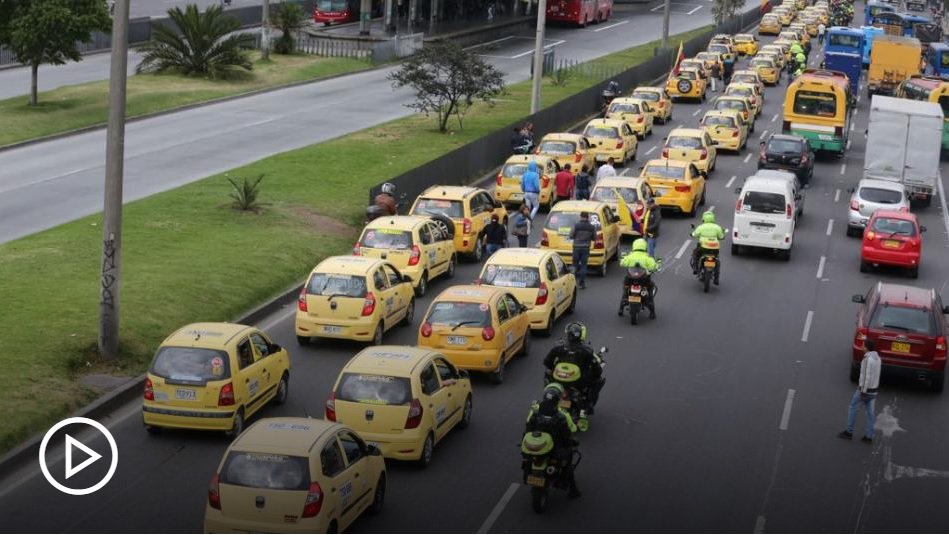 ELTIEMPO's tweet photo. Cuatro detenidos, seis estaciones y dos alimentadores de TransMilenio atacados deja paro de taxistas https://t.co/RPvyi9ovdI https://t.co/1EZHxMR1Va