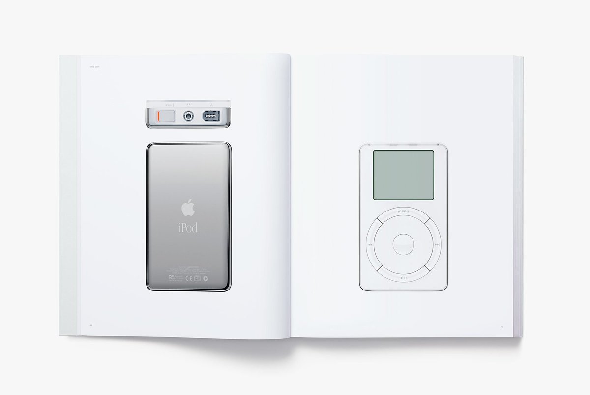 ManzanaMania's tweet photo. Hoy cumple 16 años el iPod original. Con sus 5 Gb y 10 horas de autonomía, supuso la revolución del mercado musical #iPodOriginal #iPod https://t.co/arF42w7VjN