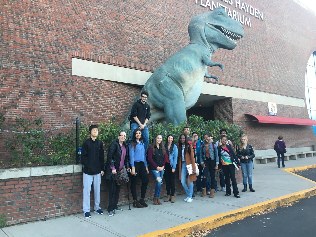 SSC_CSM's tweet photo. The Life Sciences A Freshmen Success Community had a great time at the Science Museum this past Friday! #csmssc #Umassboston https://t.co/c1wVFI78BW