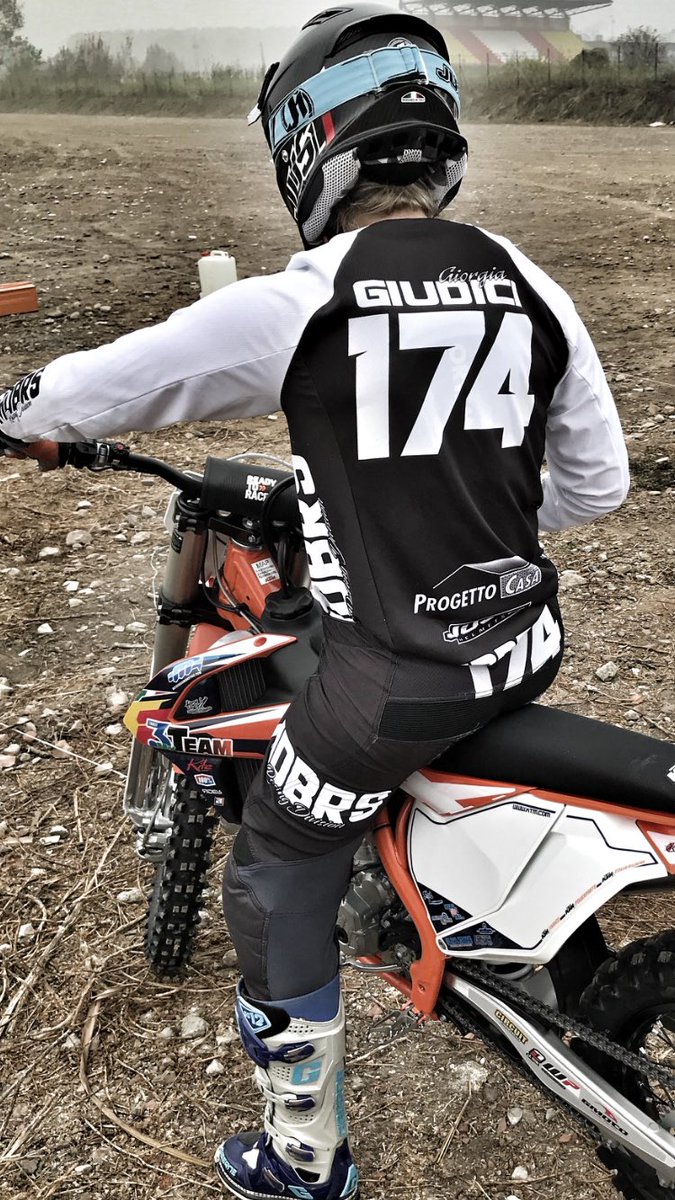 GiudiciGiorgia's tweet photo. Happy to be back on this color! 👍🍊 #ktmitaly #3MxTeam #just1helmet #madbros https://t.co/zs2al7oLHQ