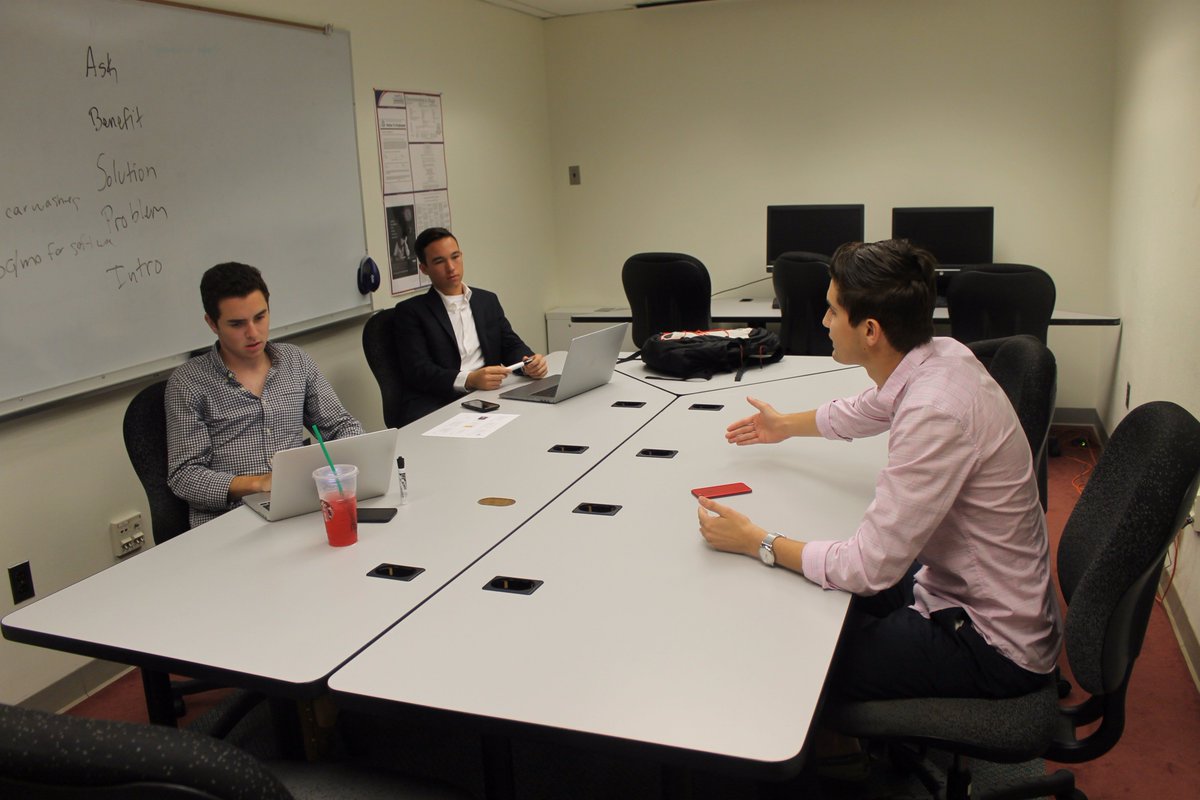 Last week, Fairfield StartUp hosted The Elevator Pitch Contest. This event allowed students to practice pitching an idea for the chance to win real money. Students had 90 seconds to pitch the idea for a chance to win $500! Learn about the event below: …olofbusinessstudentnews.wordpress.com/2017/10/18/fai…