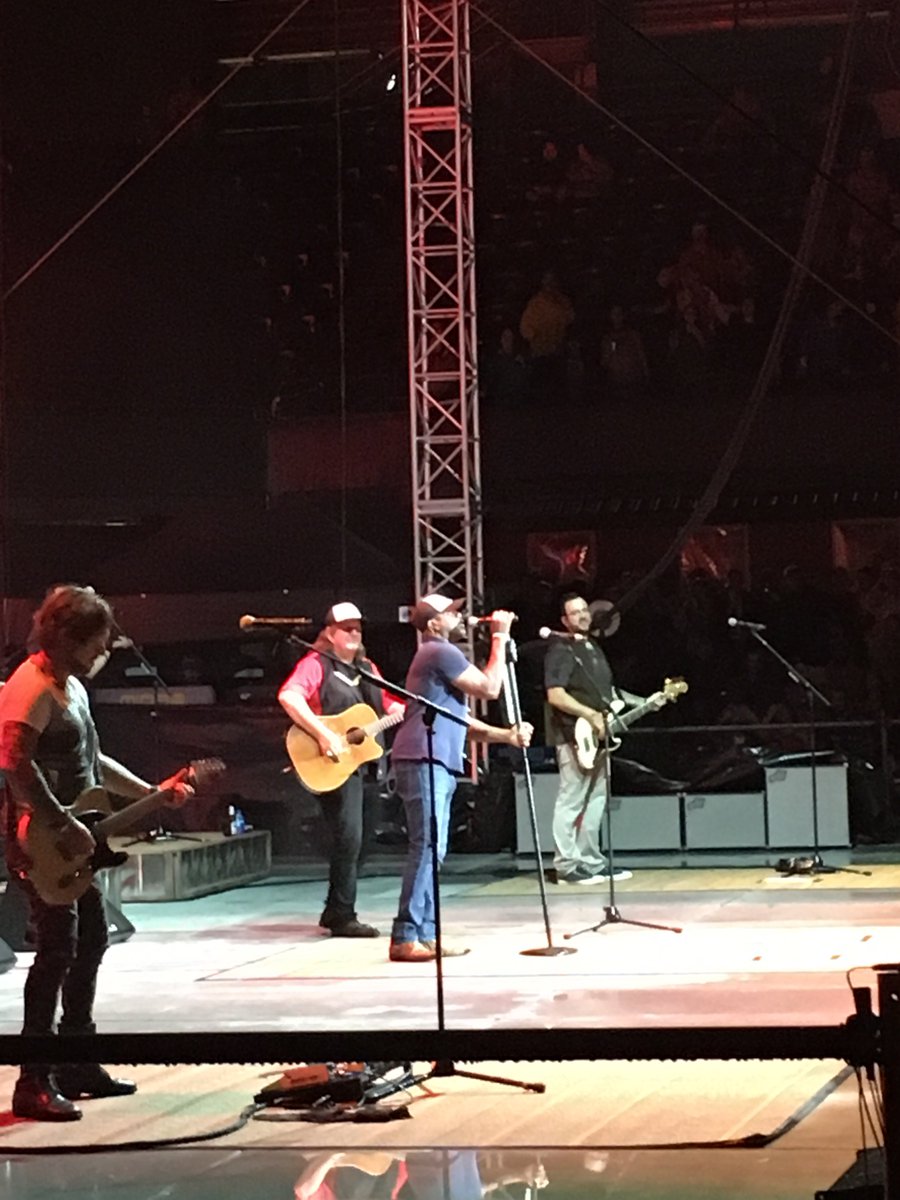 drivinncryin's tweet photo. Kevn singing #StraightToHell w/ @dariusrucker last night at the @VolvoCarStadium! Shout out to @tylerbooner for the picture #MysteryRoad https://t.co/2OfKHG3TBT