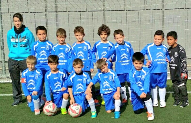 JesuitinasBu's tweet photo. Quinta victoria consecutiva del equipo prebenjamin de fútbol del @AlbaCastellae. Da gusto contar los partidos por victorias con esa edad. https://t.co/38HceyHvoI