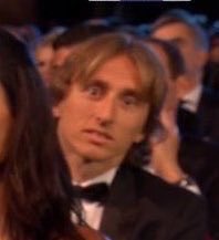 RafaDato2's tweet photo. Lo mejor de #TheBest, la cara que puso Luka Modric cuando enfocaron a Messi https://t.co/jYJl354DoC