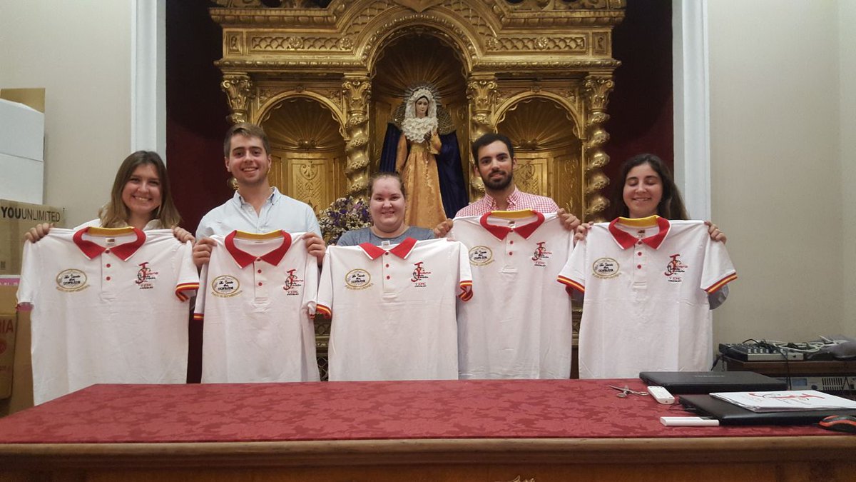 📸 Nuestros voluntarios han estado preparando todas las bolsas,  acreditaciones y repartiendo los polos de todos los voluntarios de Córdoba.