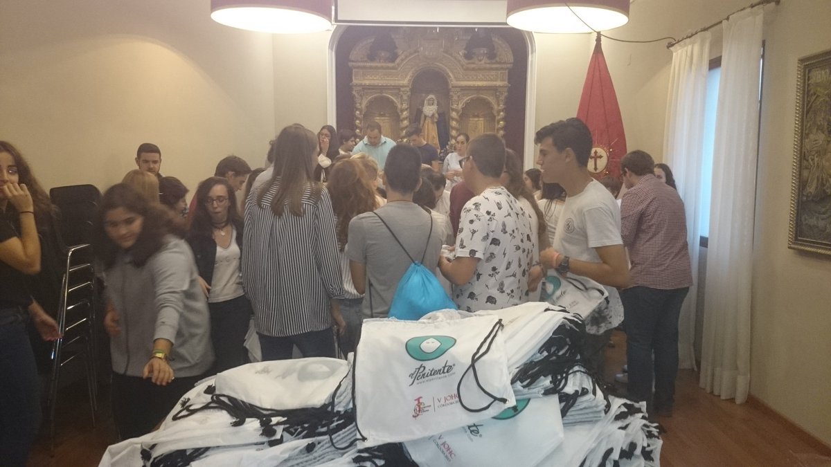 <a href="/agrupacioncor/">Agrupación de Hermandades y Cofradías de Córdoba</a> <a href="/_lavozdecordoba/">La Voz de Córdoba</a> <a href="/LaVozCofradias/">La Voz Cofradías</a> <a href="/CabildoCordoba/">Comunicación Cabildo Catedral de Córdoba</a> <a href="/diocesiscordoba/">Diócesis de Córdoba</a> @GentedePaz1940 <a href="/Martita1086/">Marta</a> ¡¡Gracias a todos por vuestra colaboración!! 

#CórdobaVJOHC #YoVoyACórdoba