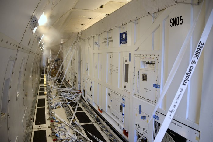 ESA_fr's tweet photo. Et ensuite ils furent quatre... satellites #Galileo prêts pour leur décollage en décembre https://t.co/uziJdZprkP. https://t.co/u6UkspfgXq